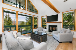 Northern Lights 35 | Spacious Townhome Close to Village with Hot Tub, Mountain View & Garage Parking